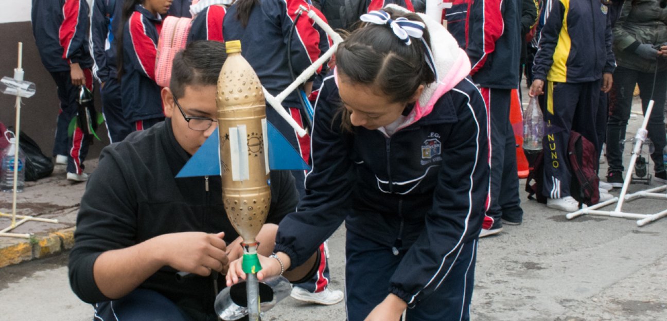 31 escuelas participaron en el Primer Concurso de Hidrocohetes