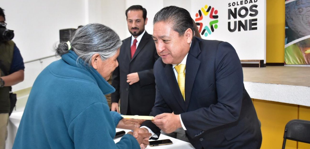 Ayuntamiento de Soledad en coordinación con la representación del Gobierno Federal entregan pensión para adultos mayores