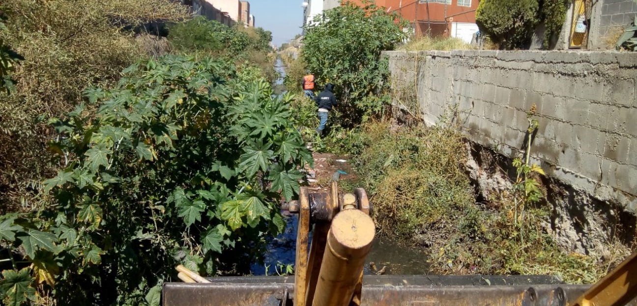Realizan desazolve de canales y limpieza de drenajes como medida preventiva por temporada de lluvias