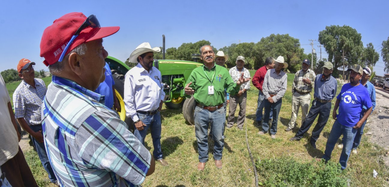 Capacitan a productores del campo en el uso de nueva tecnología