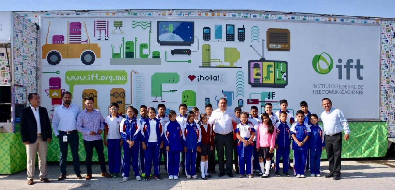 Atrae la atención presencia de la Unidad Móvil del Instituto Federal de Telecomunicaciones instalada en el Jardín Principal