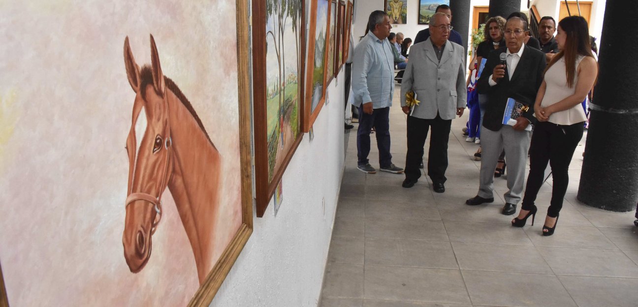 Inauguran exposición pictórica en Palacio Municipal