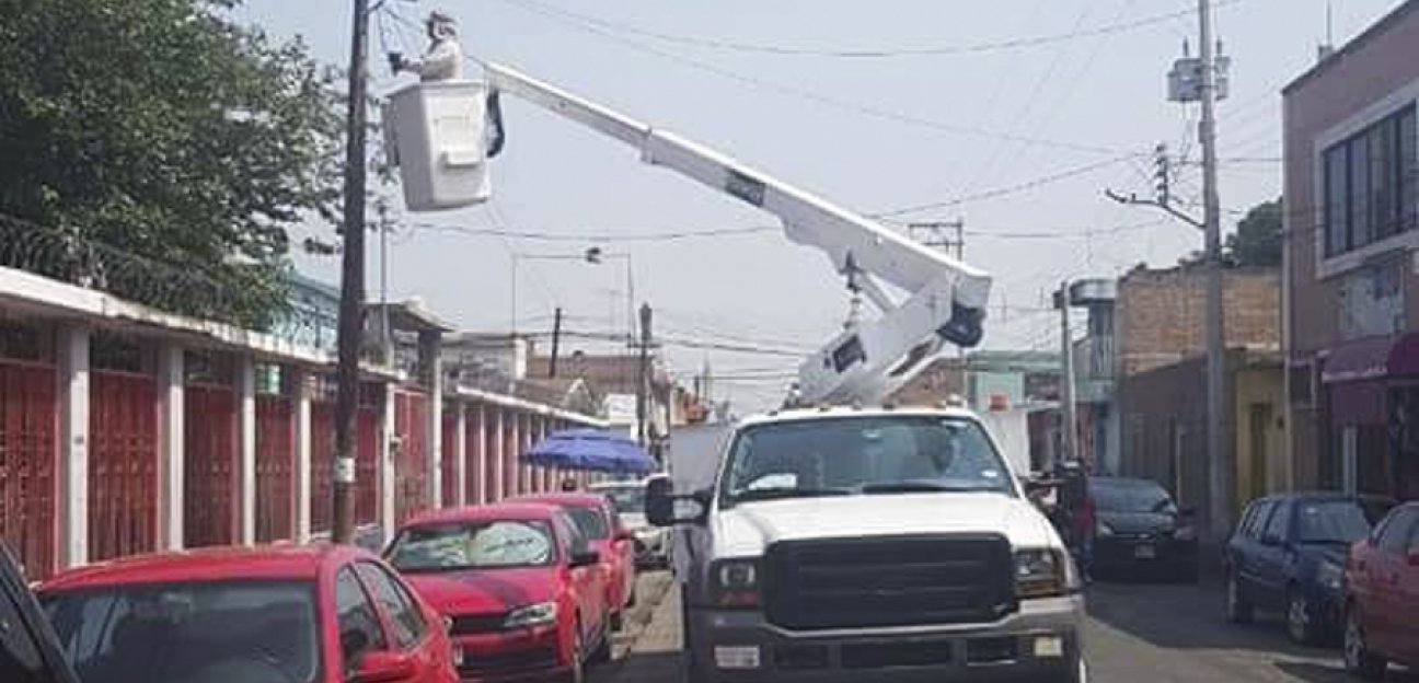 Reciben mantenimiento lámparas de alumbrado público