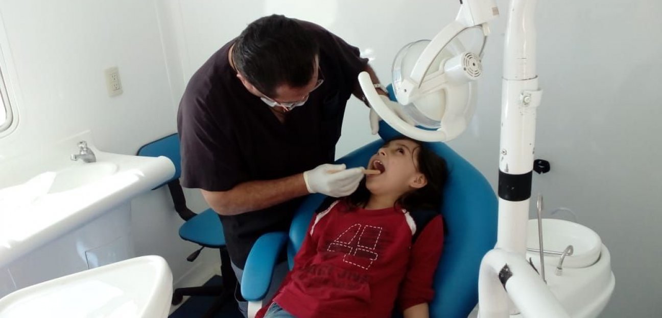 Se ofrecen servicios médicos especializados en colonias como parte del programa Manos a la Obra