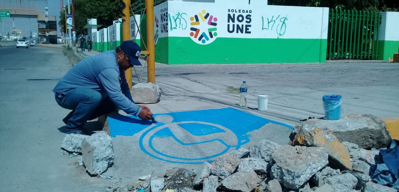 Adecuarán espacios urbanos con la instalación de rampas para personas con discapacidad