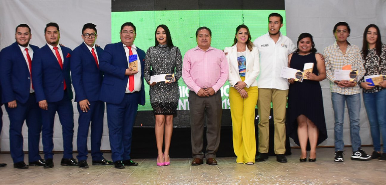 Alcalde entrega reconocimientos a talentos juveniles soledenses