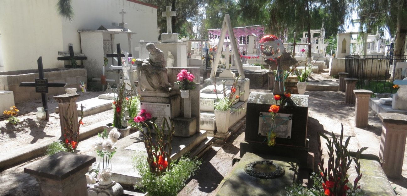 Panteones municipales reciben atención integral previo a Día de Muertos