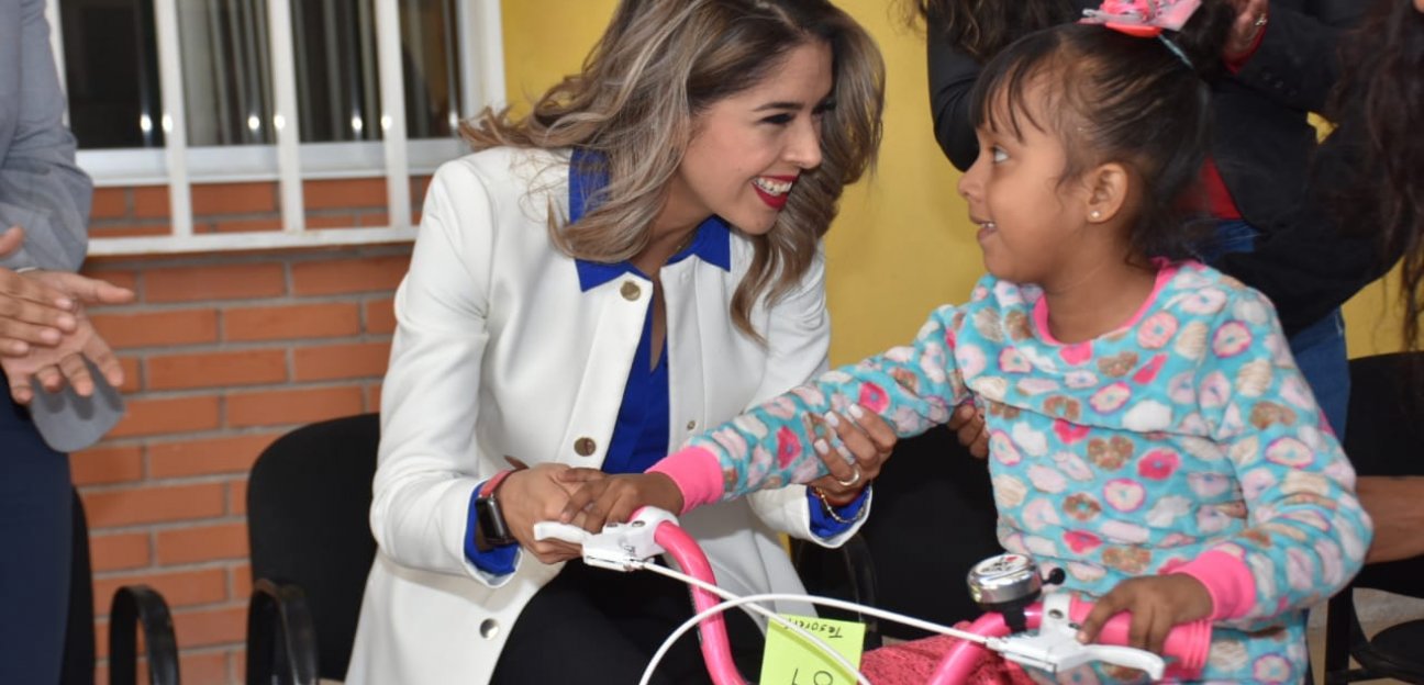 Programa Concede un Deseo reparte regalos a pacientes de la UBR
