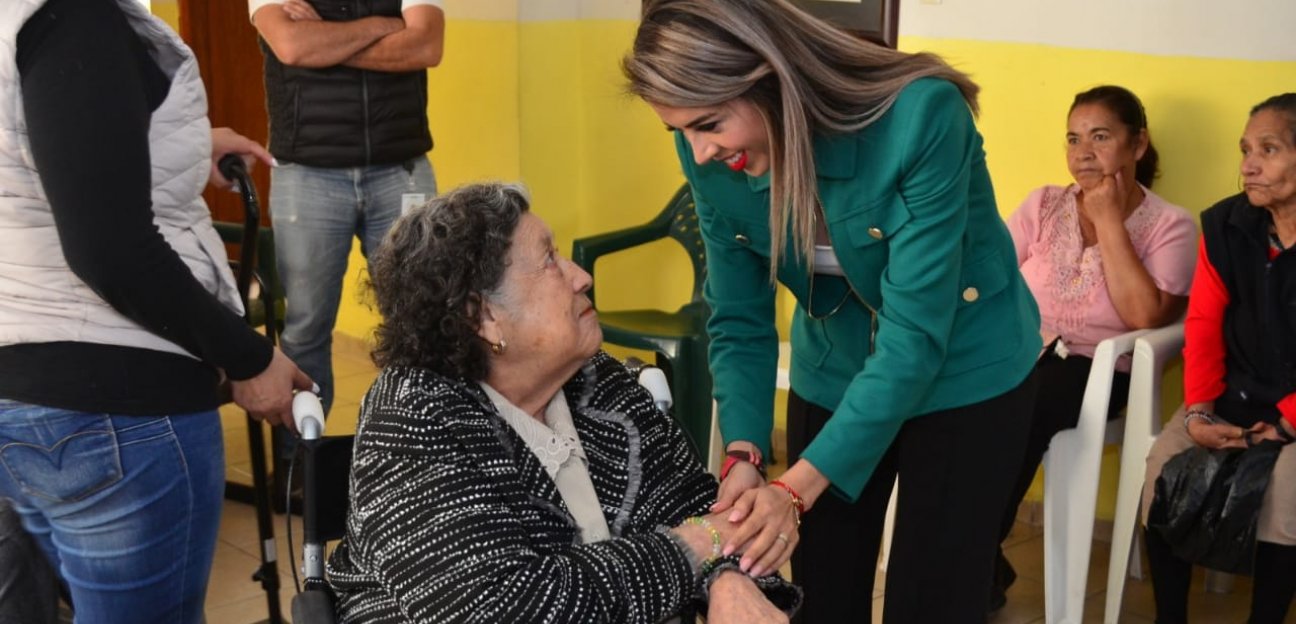 Presidenta del DIF Municipal Ruth González de Gallardo encabeza la primera entrega de sillas de ruedas del 2020