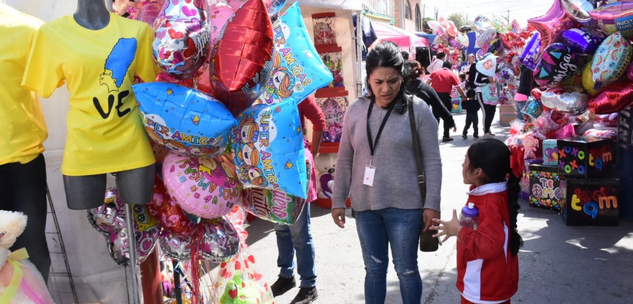 En orden y en apego a lineamientos se realiza la venta por Día de San Valentín