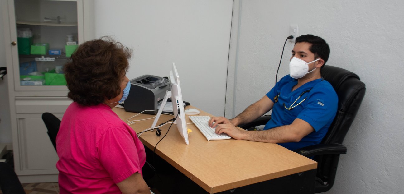 Consultorios médicos gratuitos han atendido a más de 17 mil personas