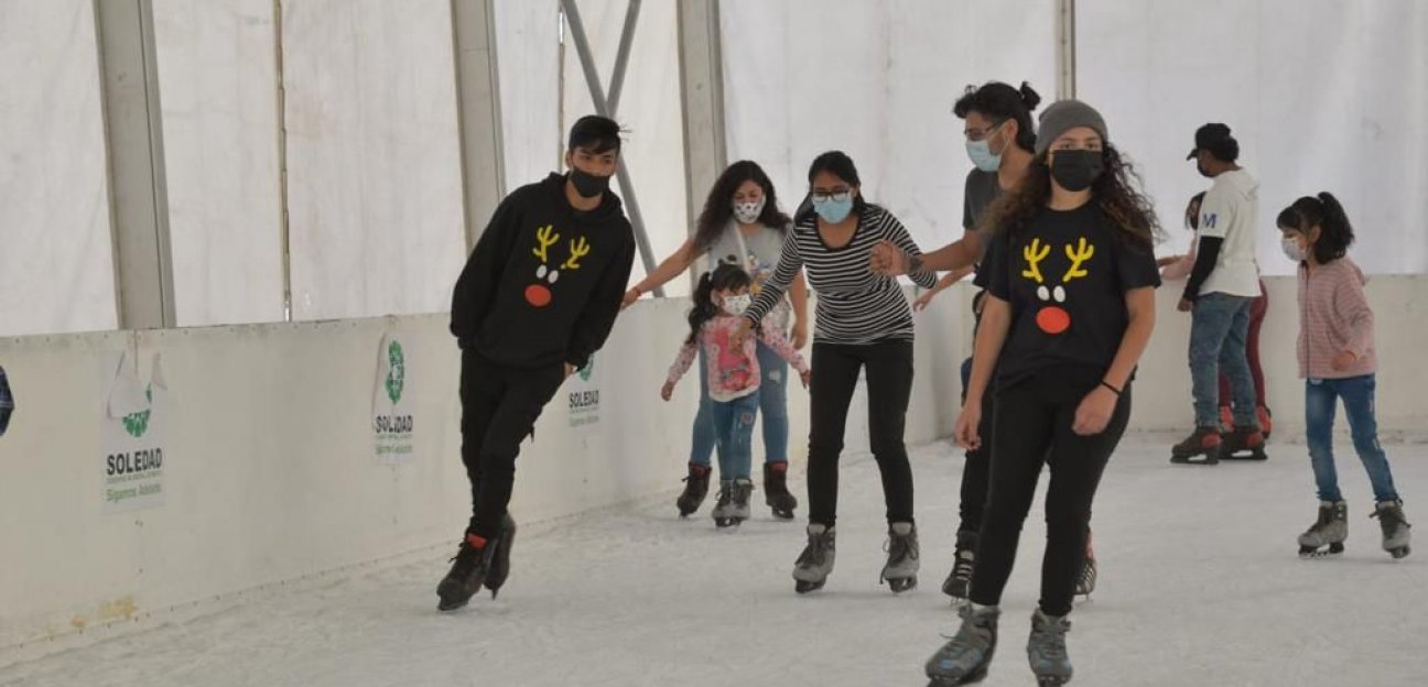 Son más de seis mil las personas que han visitado la pista de patinaje 