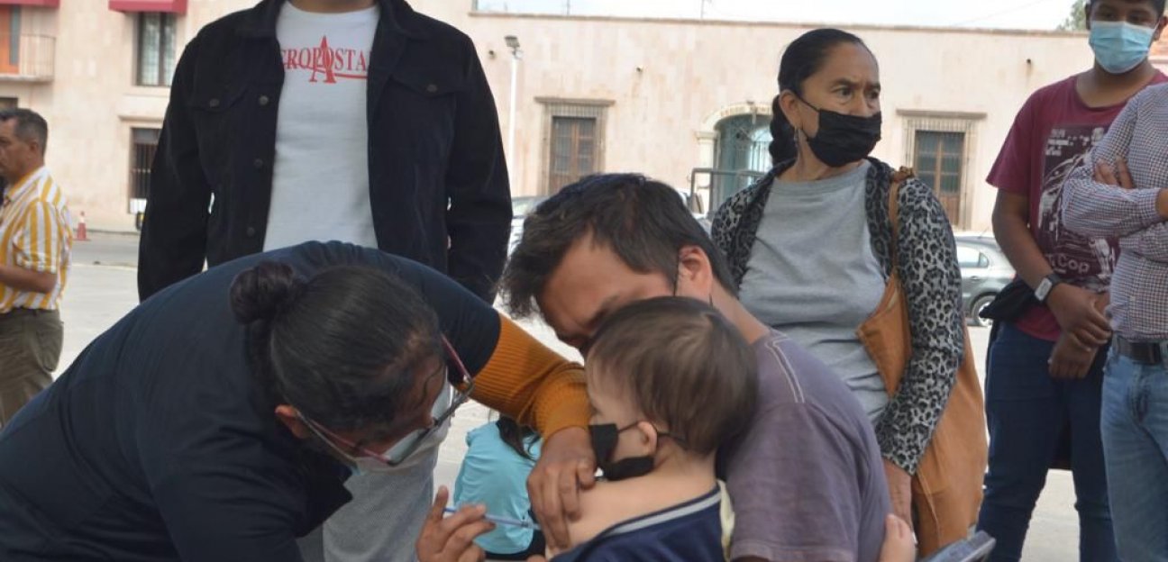 Completan esquemas de vacunación en niños soledenses