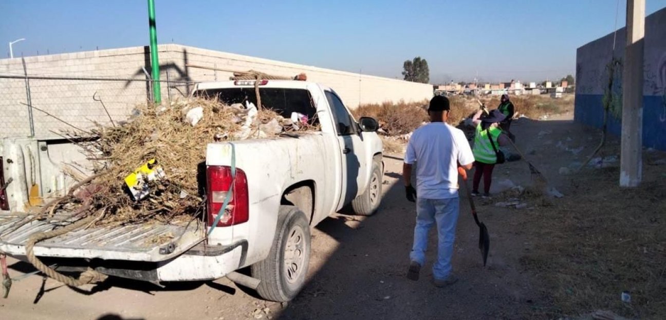 Continúa la limpieza de áreas verdes en el municipio de Soledad