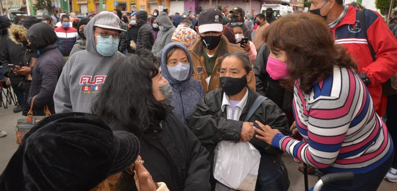Alcaldesa Leonor Noyola recorre módulos de pago del impuesto predial