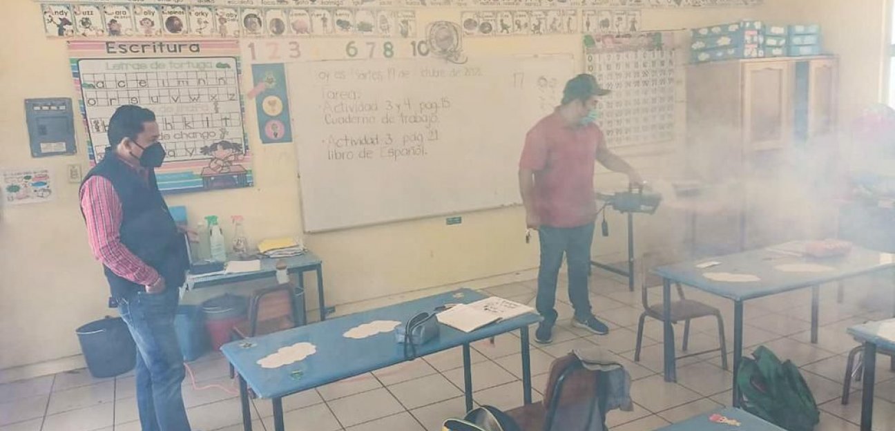 Desinfectan planteles educativos de Soledad de Graciano Sánchez