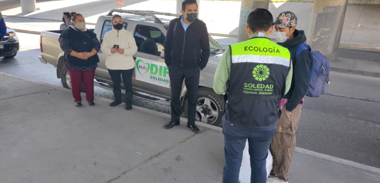 DIF Municipal auxilia a persona que pernoctaba debajo de un puente