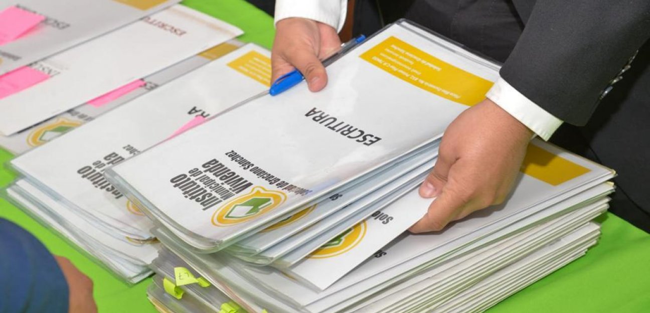 Entregan 85 escrituras a familias de diferentes colonias del municipio de Soledad de Graciano Sánchez