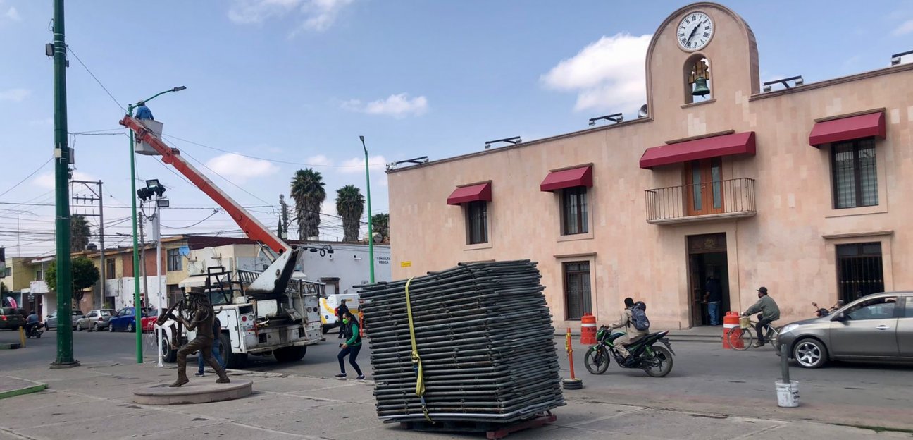 Autoridades municipales realizan preparativos en cabecera municipal para el Carnaval