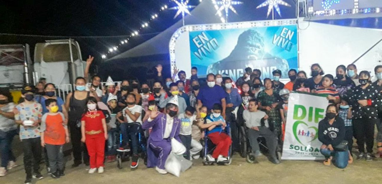 Familias soledenses disfrutan de función de circo en el Día de la Familia