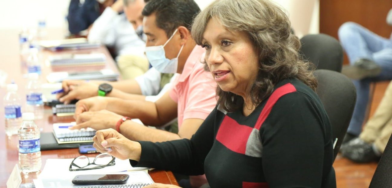 Alcaldesa firme en el compromiso de llevar agua a Soledad