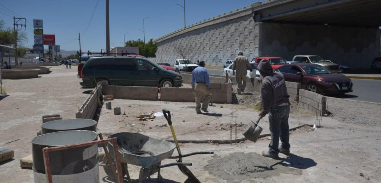 Siguen los trabajos para embellecer el acceso principal al municipio de Soledad de Graciano Sánchez