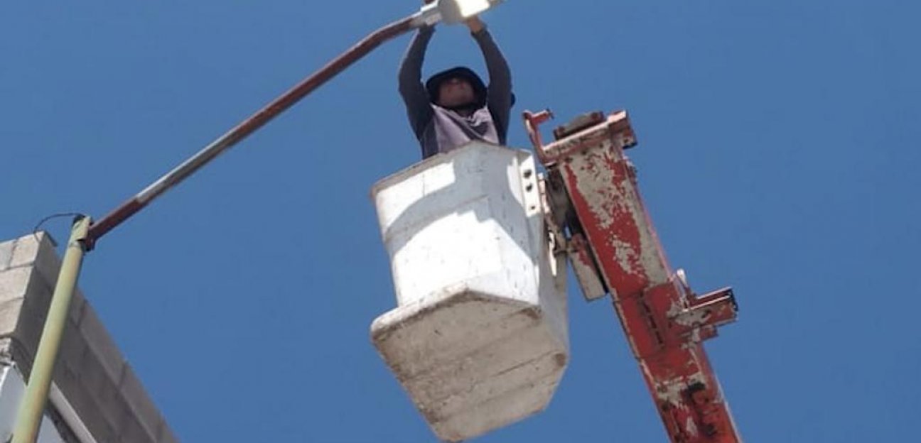 Sigue los trabajos para iluminar Soledad de Graciano Sánchez