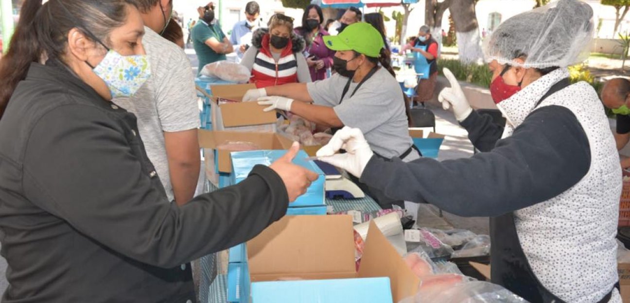 Soledenses responden positivamente al programa de venta de mariscos a bajo costo