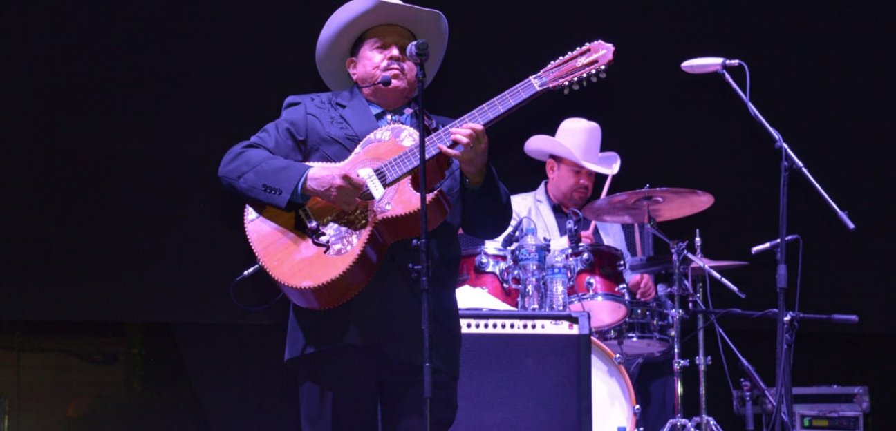 Se enciende el escenario de la FENAE con la presentación de Rosendo Cantú