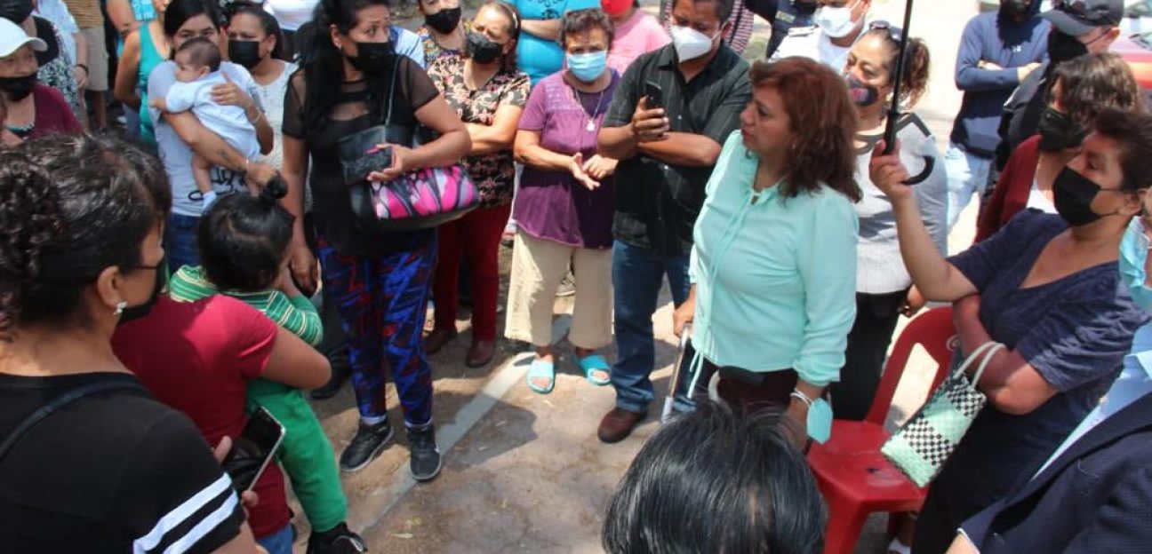 Presidenta municipal de Soledad y mandos policiales se reúnen con habitantes de Pavón