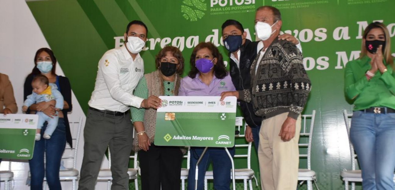 Entregan becas económicas a madres solteras y adultos mayores en Soledad