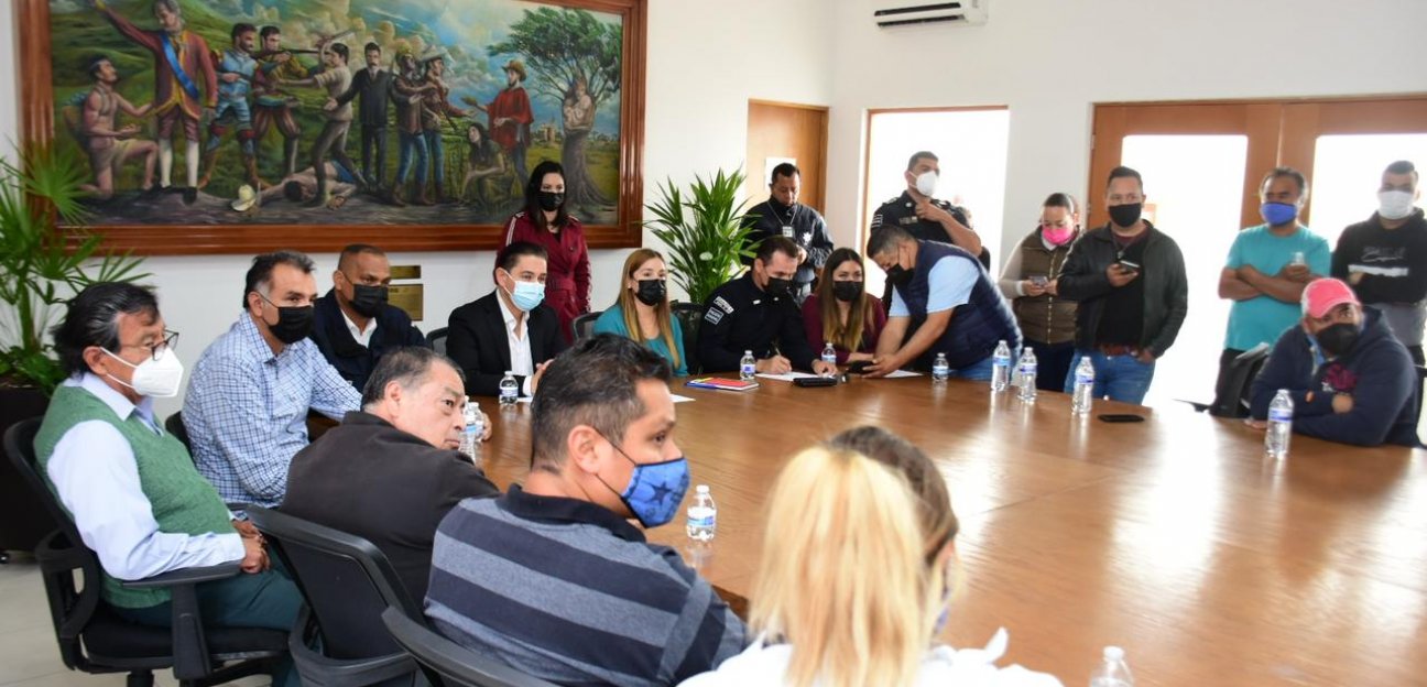 Dirección General de Seguridad Pública y Policía Vial de Soledad atiende a comerciantes de Valentín Amador