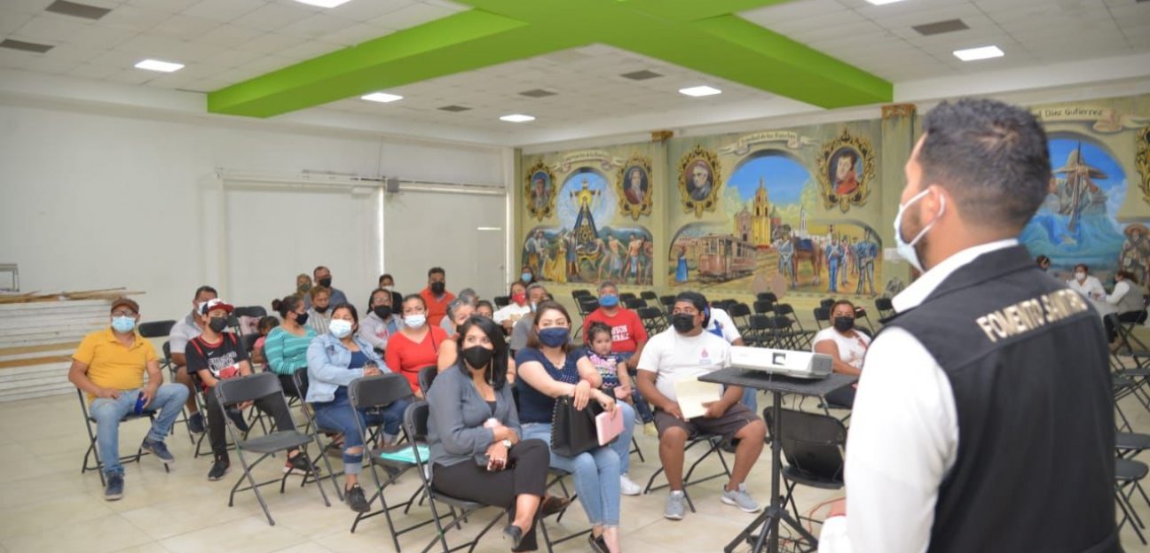 Capacitan a comerciantes que participarán en la FENAE 2022