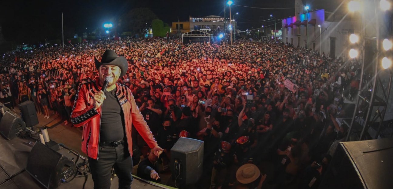 Impresionante presentación de Gerardo Ortiz en la Feria Nacional de la Enchilada