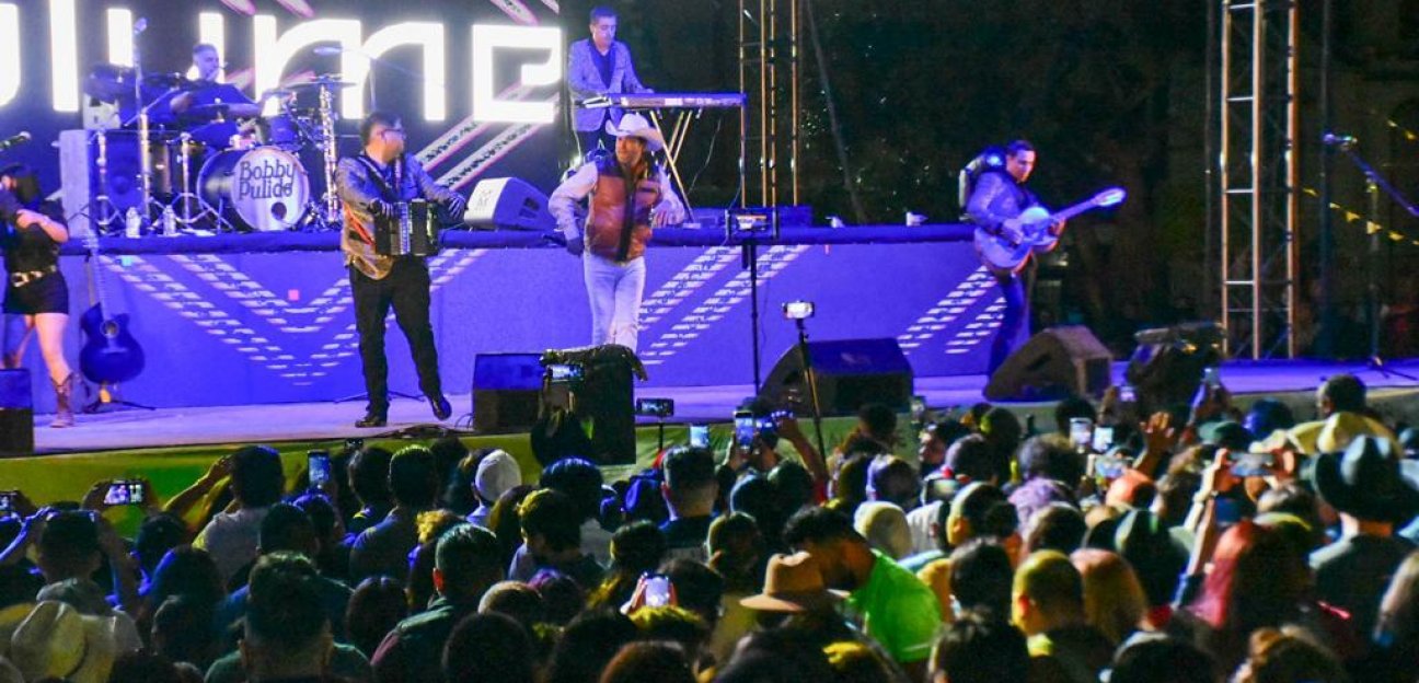 Conquista Bobby Pulido en la octava noche de la FENAE 2022