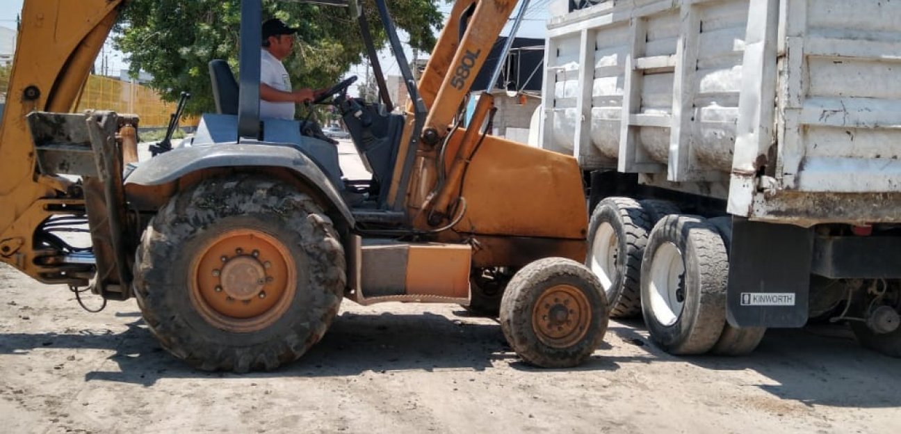 Continúan las acciones de limpieza del dren de Valle de Cactus