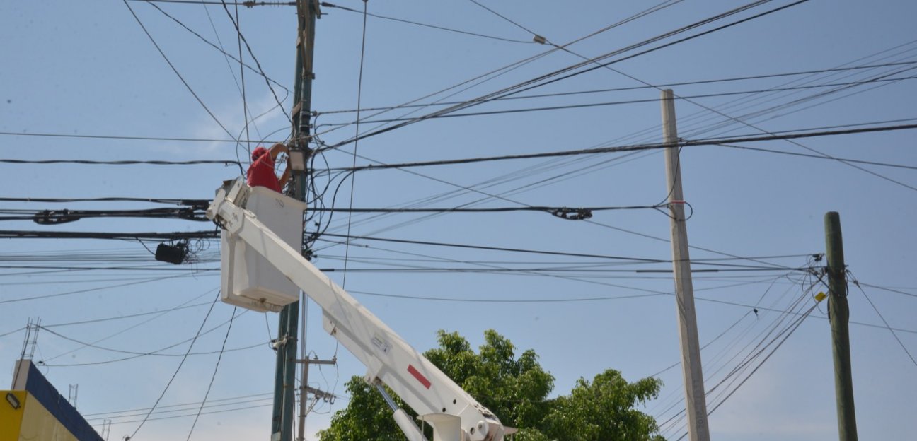La coordinación de Alumbrado Público repara circuito de luminarias en la Constancia