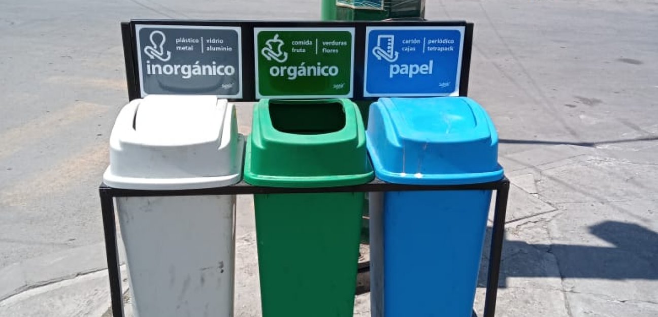 Se mantienen las estaciones de reciclaje en la plaza principal de Soledad