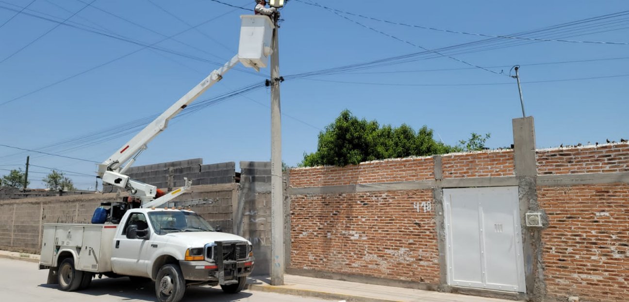 El alumbrado público de la colonia Primero de Mayo es rehabilitado por el Ayuntamiento de Soledad