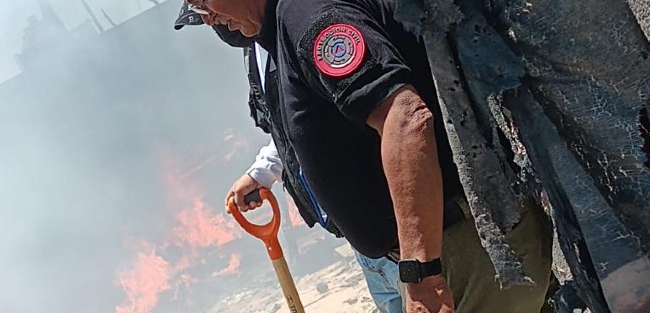 Protección Civil de Soledad mitiga incendio de pie de casa en la cabecera municipal