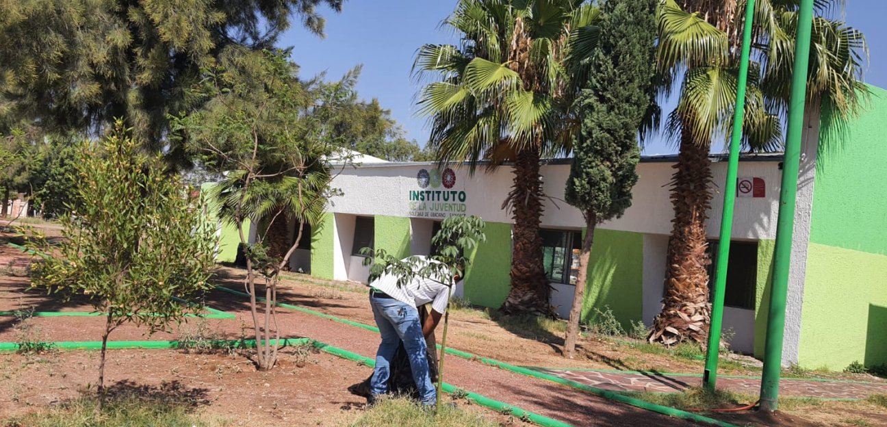 Parques y Jardines de Soledad realiza limpieza de área verde de San Lorenzo