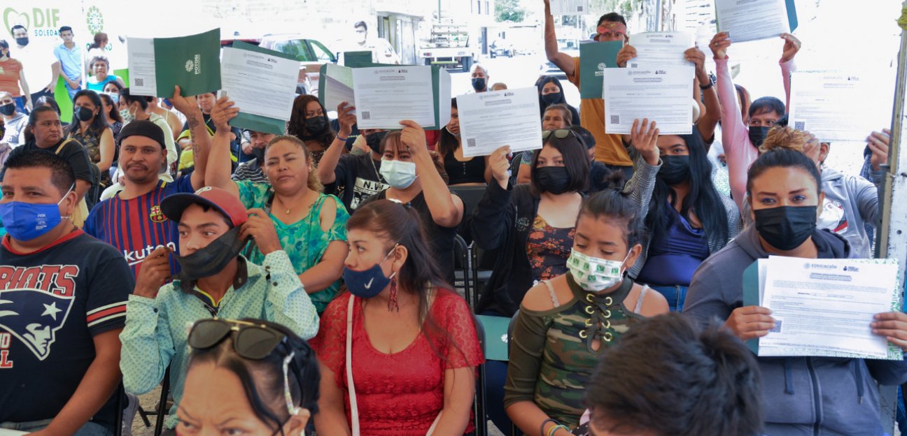 Soledenses que recibieron su certificado de educación secundaria agradecen el apoyo del municipio y del IEEA