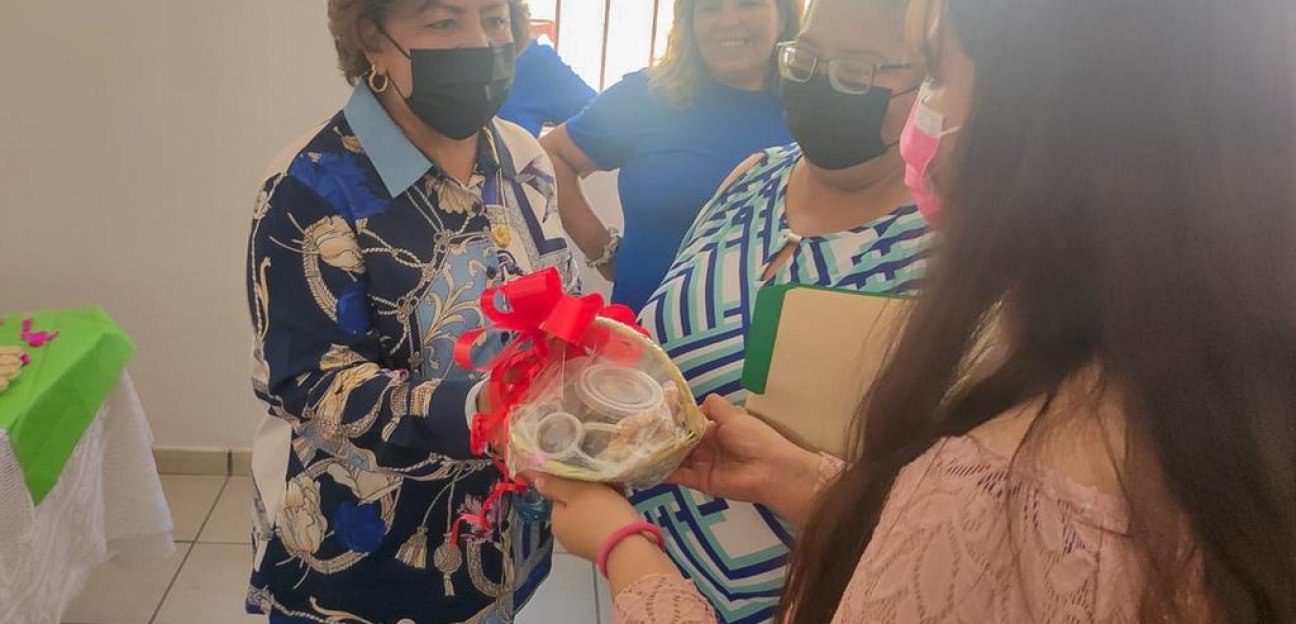 Presidenta del DIF clausura talleres en 8 centros comunitarios