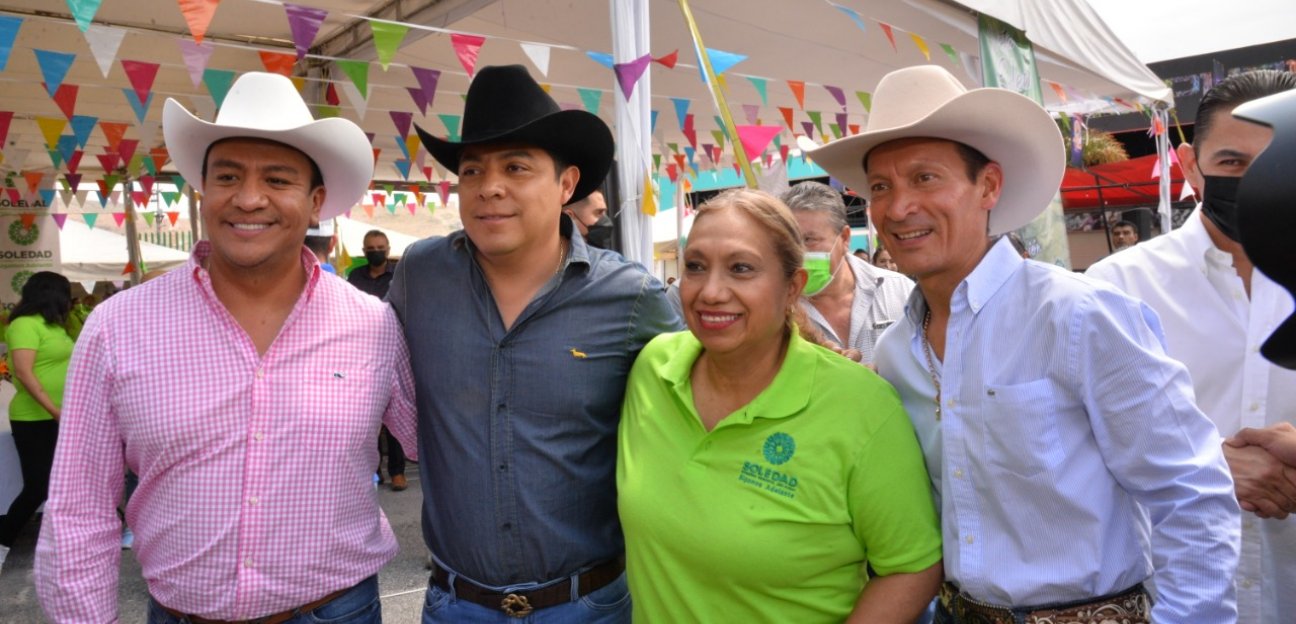 Visitantes de la FENAPO se deleitan con exquisitos platillos típicos en el Día de Soledad en la feria