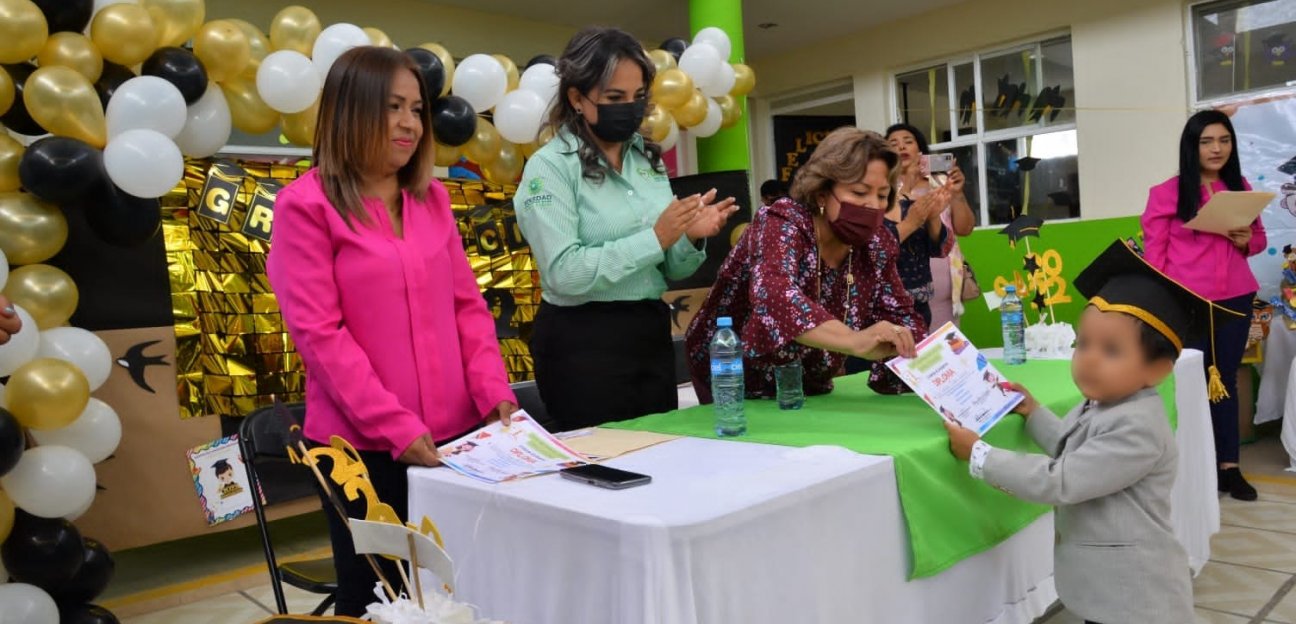 Presidenta del DIF Municipal de Soledad acude a ceremonia de clausura del centro de atención infantil Capullito 1