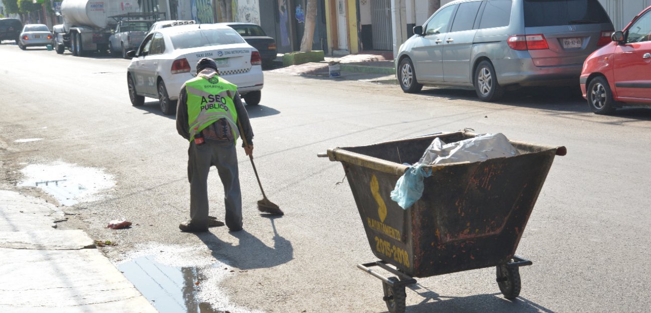 La dirección de Servicios Municipales llama a la población soledense a no tirar desechos en la vía pública 
