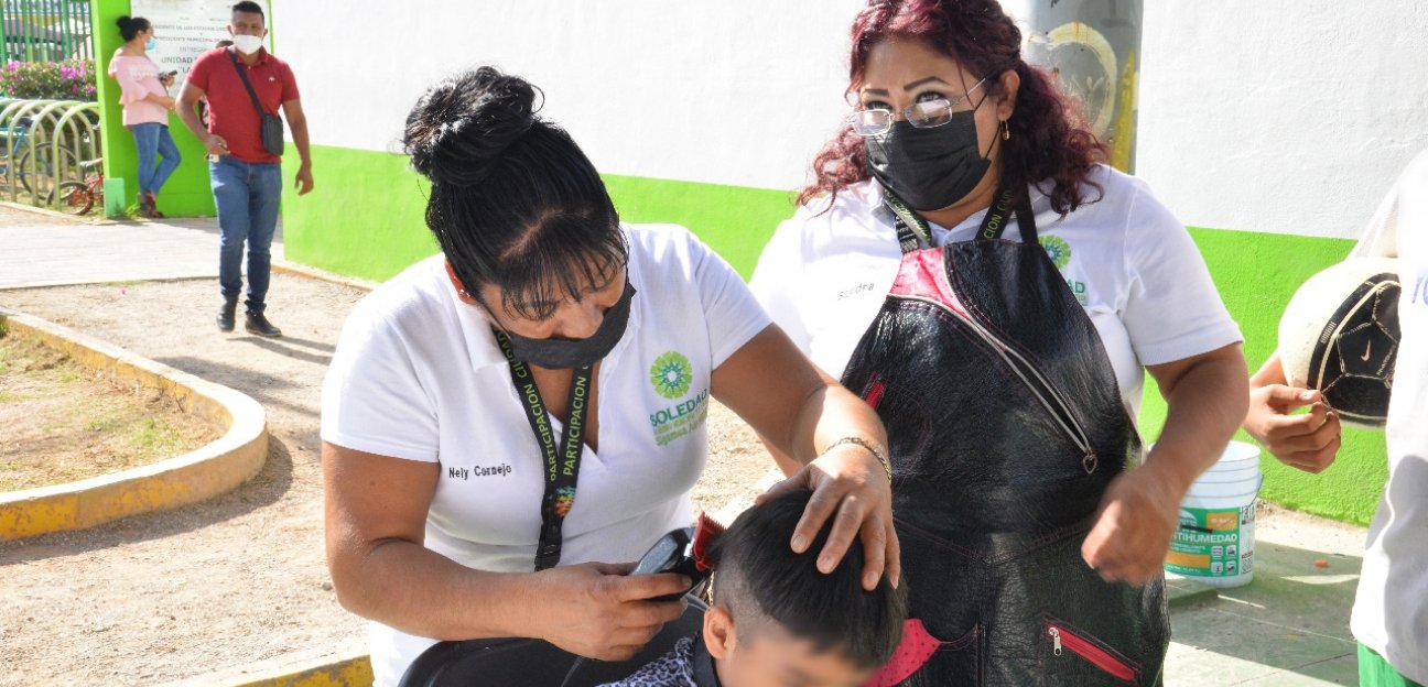 Repunta el servicio de corte de pelo gratuito durante la décima quinta edición del Verde Ciudadano