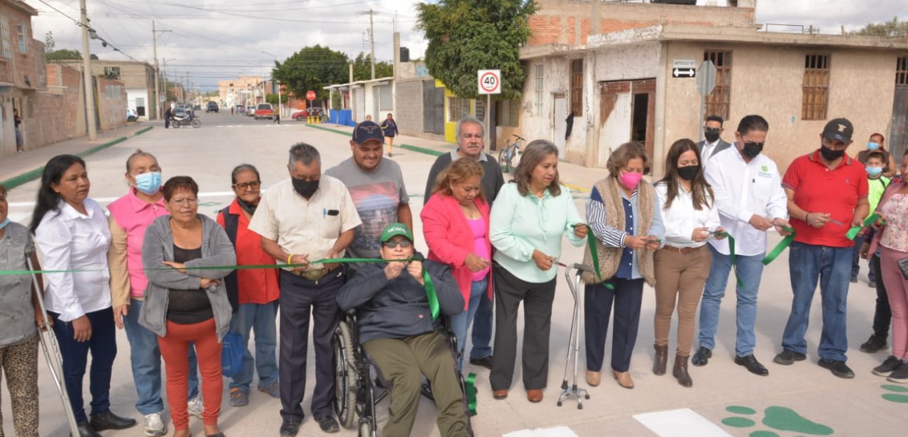 Alcaldesa soledense inaugura pavimentación de la calle Lázaro Cano y Artículo 127 en la colonia Rivas Guillén Norte