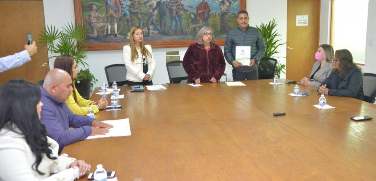 Alcaldesa entrega Primer Informe de Resultados a regidores soledenses