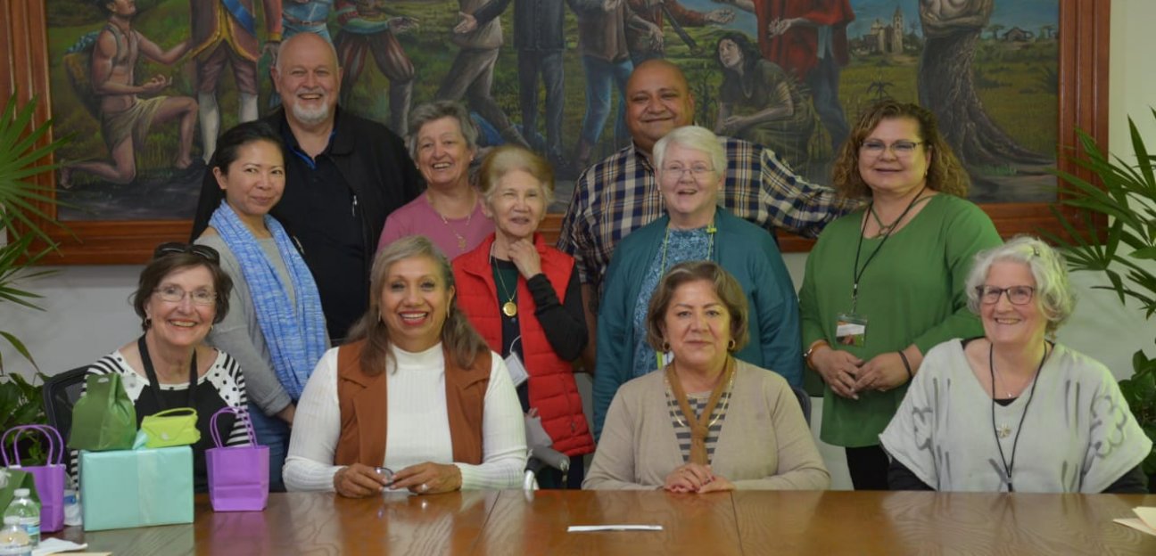 Alcaldesa de Soledad recibe a comisión de visitantes de Burlington 